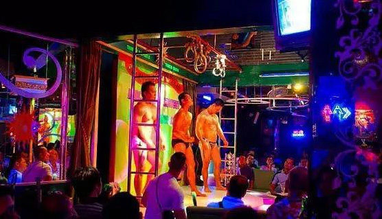泰国 | 曼谷同志酒吧TAWAN CLUB（主打壮男。演艺吧！）
